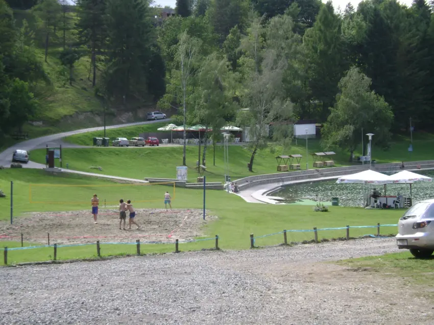 Orahovačko jezero okruženo zelenilom